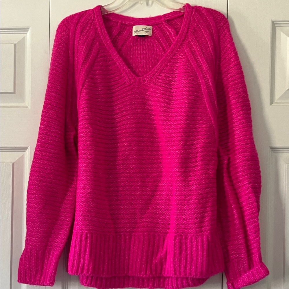 Universal Thread Bright Pink V-Neck Women's Sweater